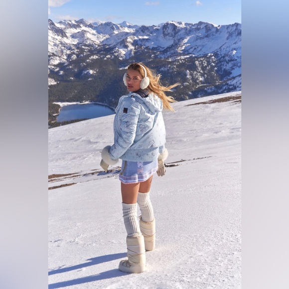 LoveShackFancy X BOGNER FIRE + ICE Sella Ski Jacket
Sz 12 new - Picture 8 of 14